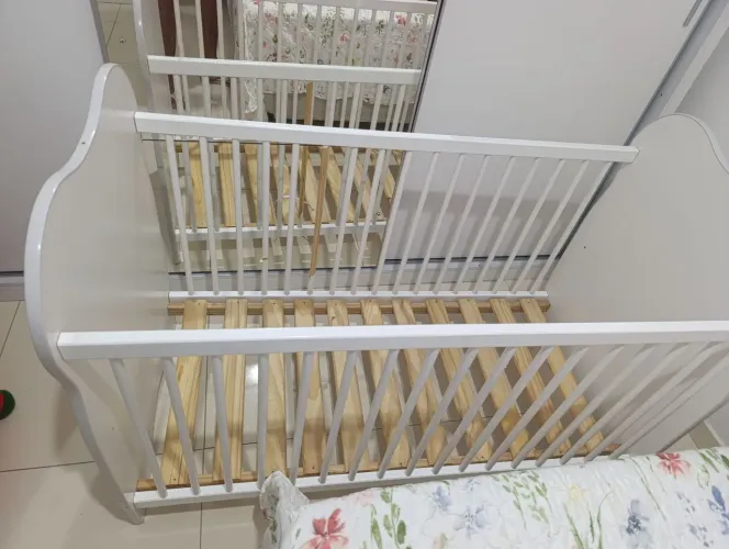 Berço com colchão em bom estado