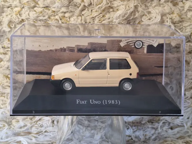 Miniatura Fiat Uno 1983 - Carros Inesquecíveis do Brasil