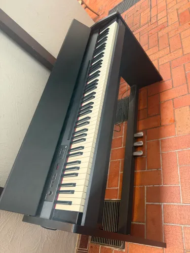 Piano Rolland F-120