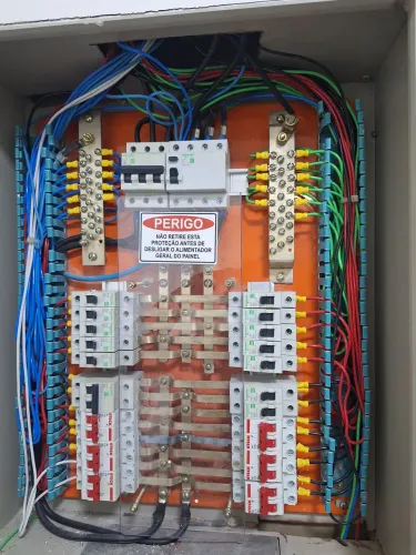 Manutenção de câmera, elétrica e rede.