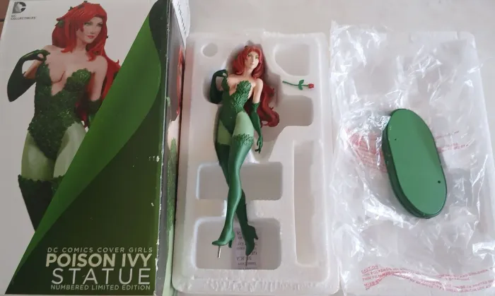 Eva Venenosa dc batman estatueta 