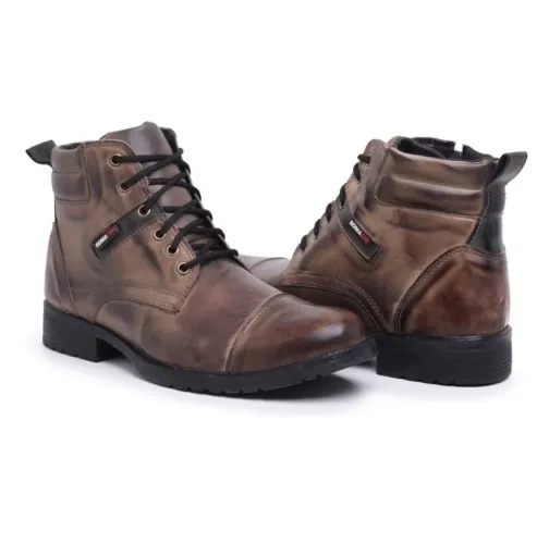 Vendo 01 par de botas masculinas e 01 par de botas femininas NUNCA usadas.