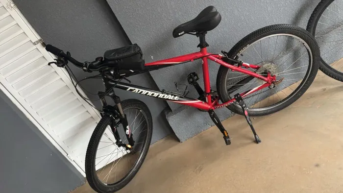 Bicicleta Cannondale aro 26? 24 marchas + acessórios