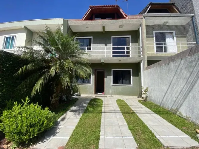 Sobrado Triplex em Condomínio Fechado no Campo Comprido