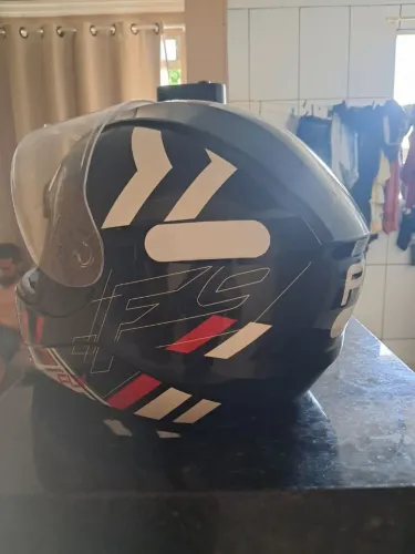 Capacete novo