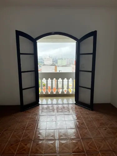 Imóvel para aluguel possui 1000 metros quadrados com 3 quartos