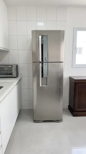 Geladeira Electrolux Frost Free Inox 380 L - DW42X - 110V com dispenser agua
