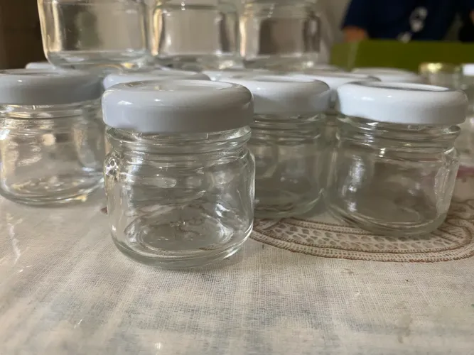20 potinhos de vidro com tampa para docinhos 