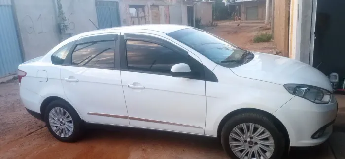 Fiat Grand Siena Essence 1.6 Flex 16V 2014