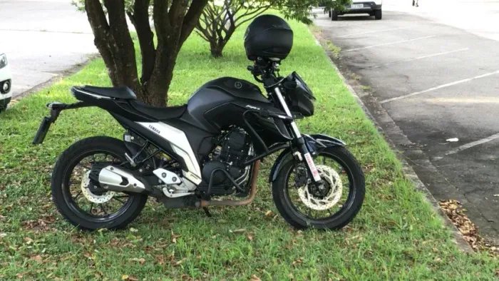 YAMAHA FAZER 250 COM APENAS 25.000 KM