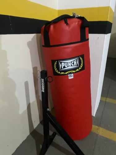 Saco de box novo com par de luvas 