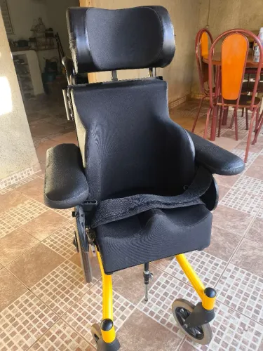 Cadeira de rodas ortobras amarela