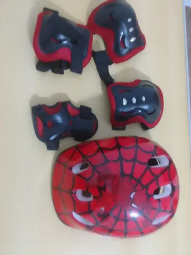 Capacete , joelheiras e cotovelada infantil