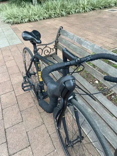 Bicicleta caloi 10 com sti shimano 
