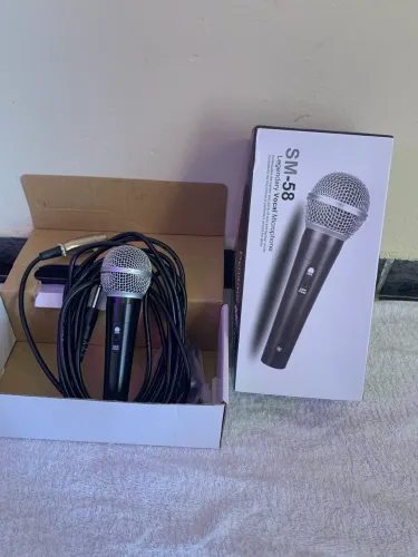Kit Tripé, microfone e equipamentos de iluminação