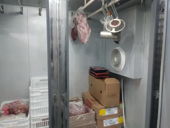 Itens para açougue ,câmera fria chega até -2 graus negativo um balcão frigorífico de 2 ...