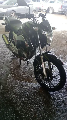 Vendo Titã 160 2016 11 mil Pra transferir Com alguns detalhes de uso  Bem conservada 
