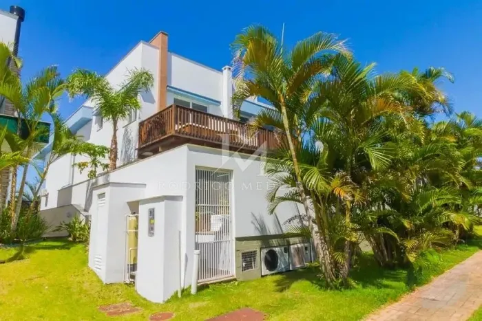 Casa de Alto Padrão Frente Mar no Morro das Pedras | 4 Suítes | Piscina e SPA | Florianópo