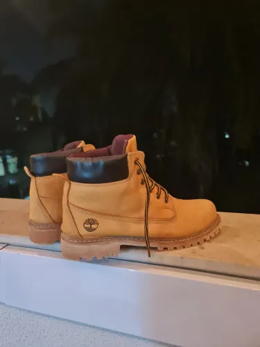 Bota timberland amarela.
