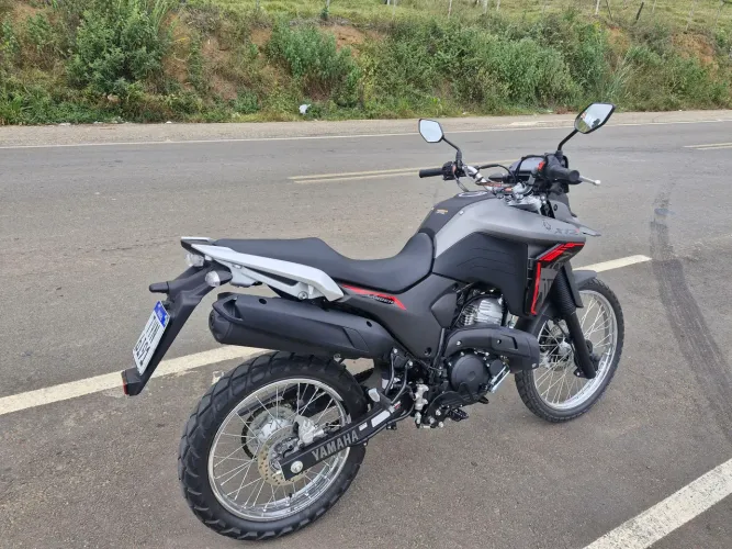 Yamaha XTZ 250 Lander 2026 apenas 3.300km em estado de 0km