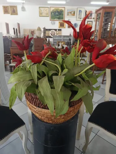 Vaso decorativo com flores artificiais