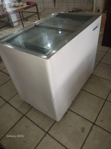Frezzer 310L 110v tampa de vidro deslizante  com garantia 4meses.