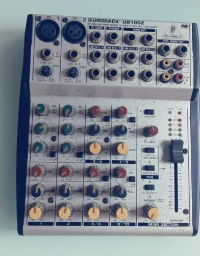 Mesa Beringher Eurorack UB1002 com fonte Original