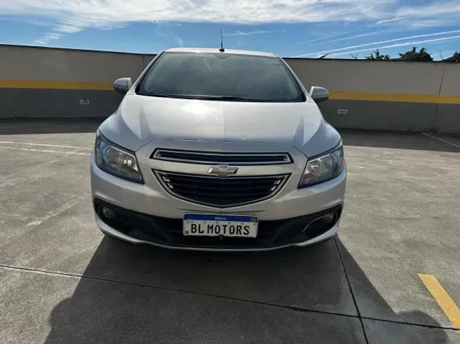 Chevrolet Onix Hatch LTZ 1.4 8V Flex Power Mec. 4P 2015