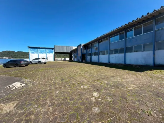 TERRENO INDUSTRIAL COMERCIAL NO AVENTUREIRO 14.000 M² ÚTEIS 77 METROS DE FRENTE VENDA EM J