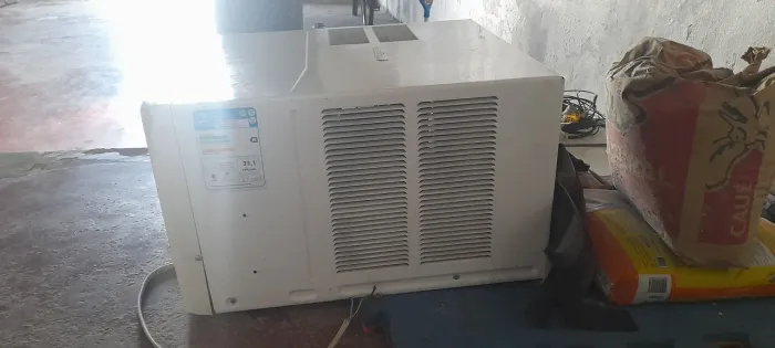 Ar condicionado de caixa 12 mil BTUs