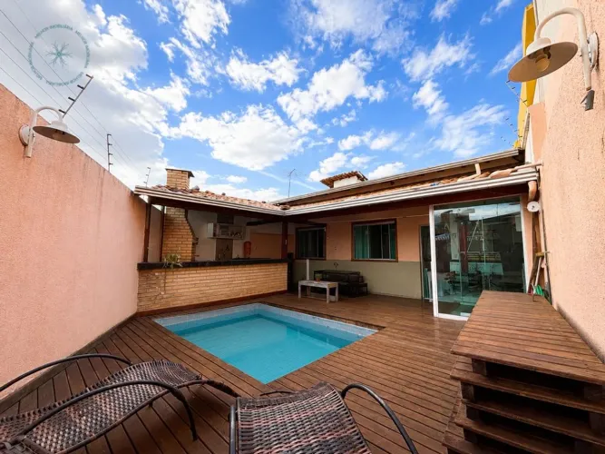 Casa linear no Heliópolis - 3 quartos, suíte, piscina aquecida e energia solar