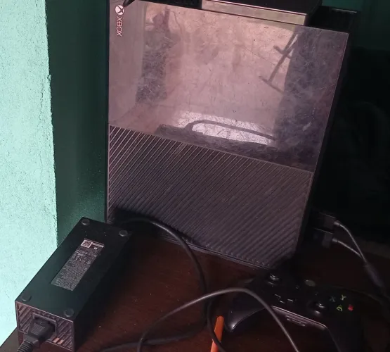 Xbox One + 130 jogos digitais