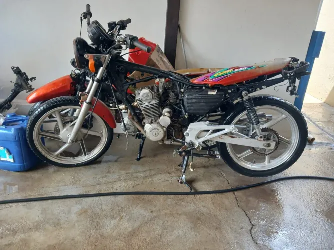 Roda da cbx 200 strada