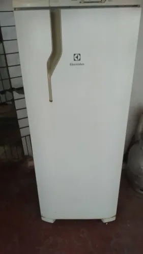 Geladeira Electrolux Degelo Prático