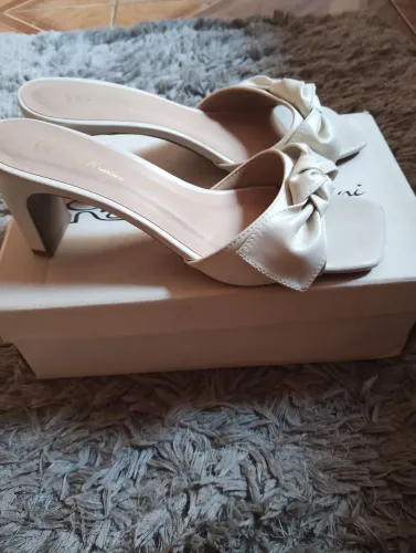 Vendo sapatos femininos numeração 37 