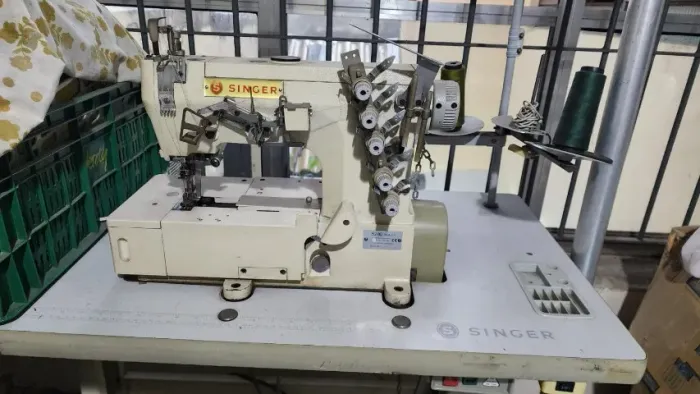 Maquina de Costura Galoneira Singer 521C