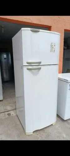 Vendo geladeira Electrolux 328 litros