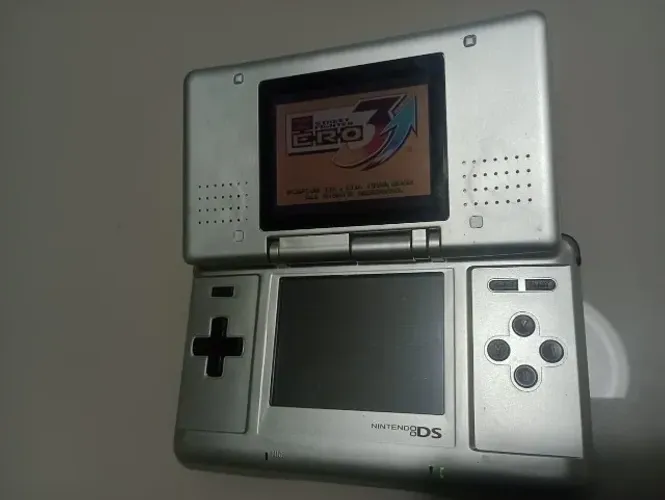 NINTENDO DS PRATA EM PERFEITO ESTADO