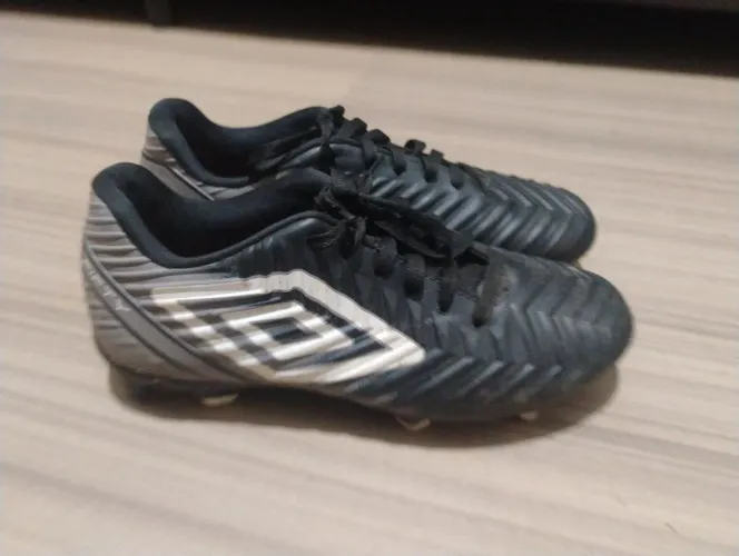 Chuteira de Campo Umbro 