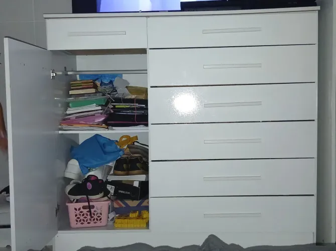 Cômoda 7 gaveta e uma porta 