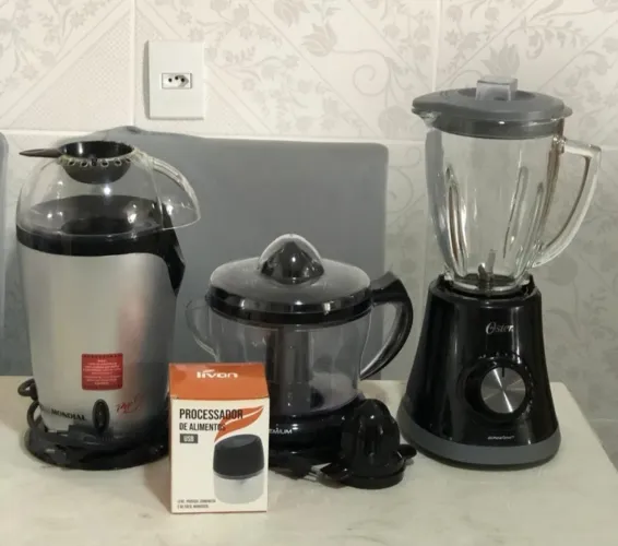 Kit Liquidificador Oster, Pipoqueira e Espremedor