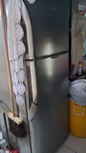 Geladeira com defeito Panasonic 