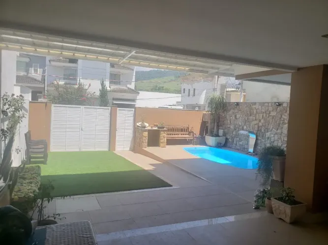 Magnífica Casa de condomínio na cachamorra, 3 suítes.