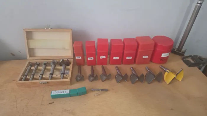 Kit Brocas Forstner Madeira 10 a 70 mm + Fresa Makita Tupia