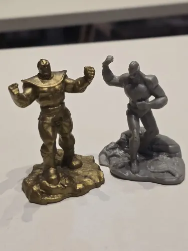 Action Figure Boneco Thanos e Ultron 6cm Vingadores