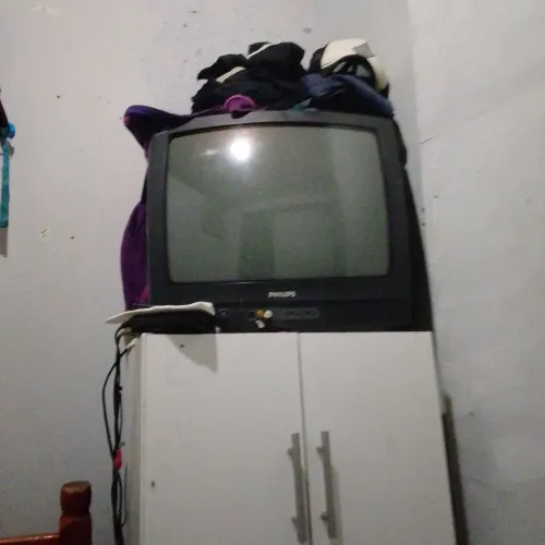 Tv Philips 21polegadas funcionando perfeitamente perfeitamente com conversor e antena