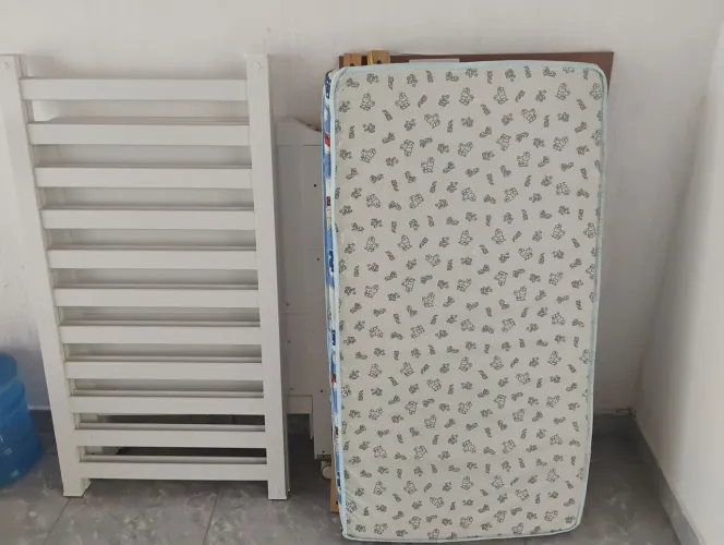 Berço infantil com colchão