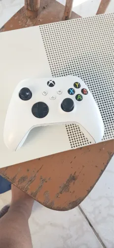     Xbox One S + Controle Original - Excelente Custo-Benefício