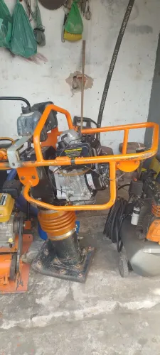 MANUTENÇÃO EM COMPACTADORES DE SOLO