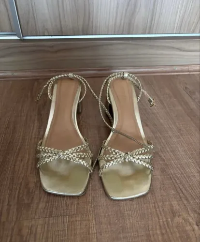 Salto bloco dourado
